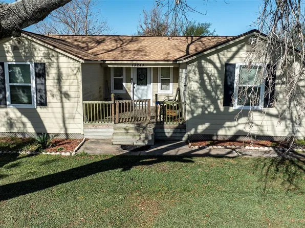 13244 Kanak St, Needville, TX 77461