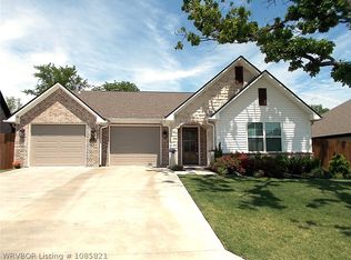 8305 McLaren Dr, Fort Smith, AR 72916