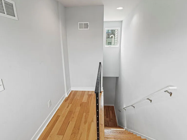 418 Fairmount Ave — Photo 15