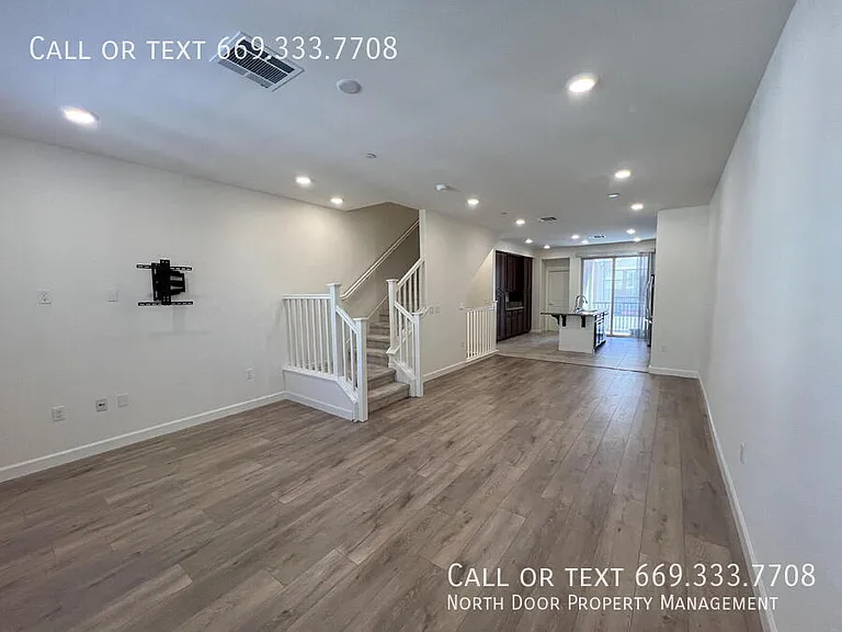 2762 Ferrara Cir — Photo 9