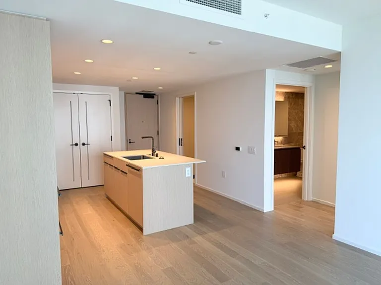 333 Ward Ave #1706 — Photo 2