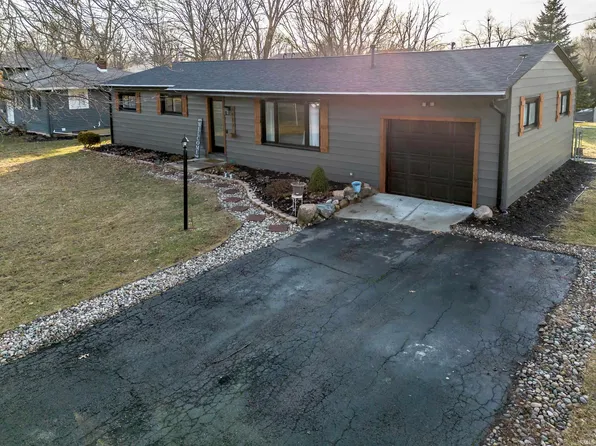 5613 Meadowbrook Dr, Fort Wayne, IN 46835