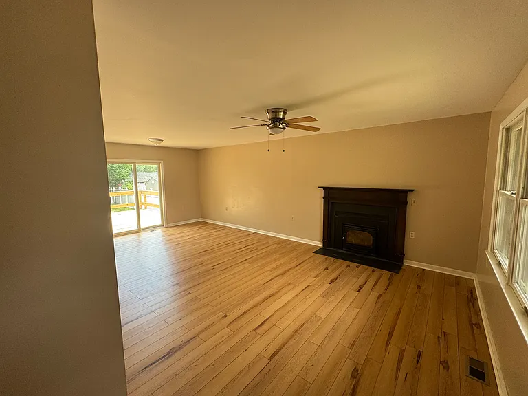 304 N Academy St — Photo 4