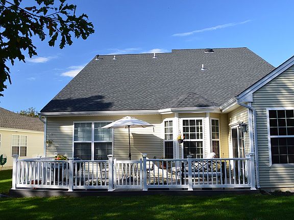 Main BR (L) sees the sunrise