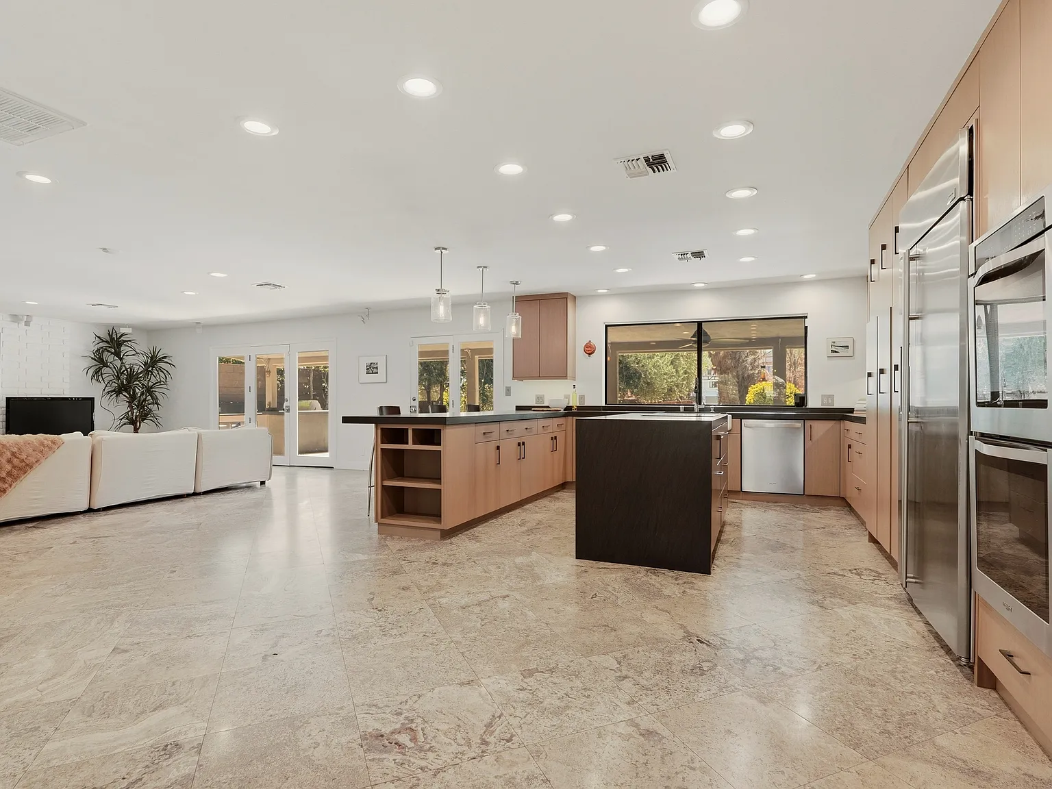 3007 La Mesa Dr — Photo 4
