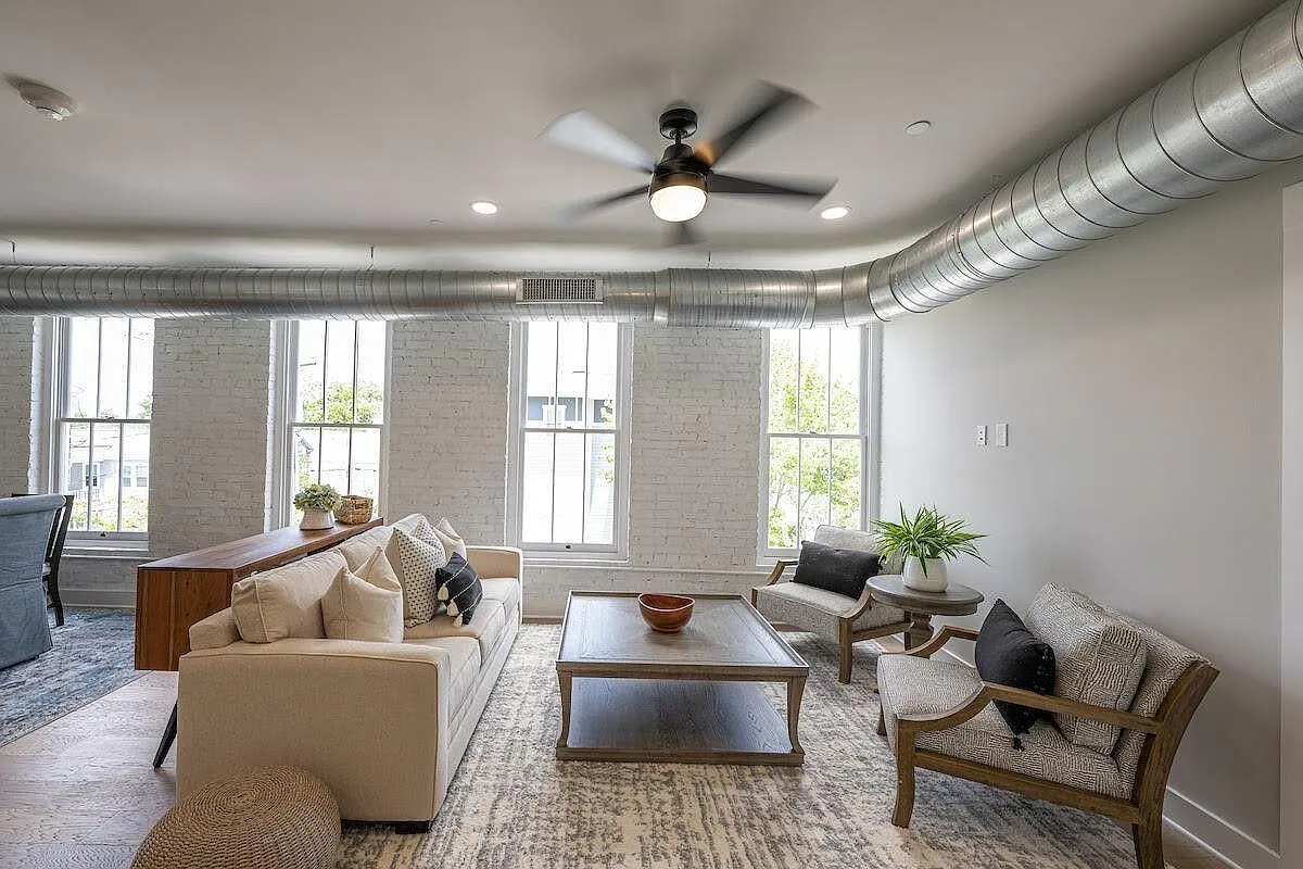3 bed, 3.0 bath, 1415 sqft, $5,400 — Photo 4