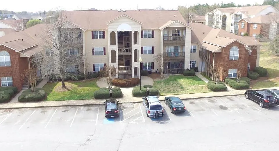 180 Wexford Dr
