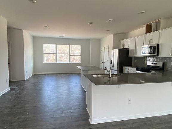 3rd image of 2279A Horton Park Dr