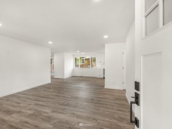 3rd image of 2018 71st St NE