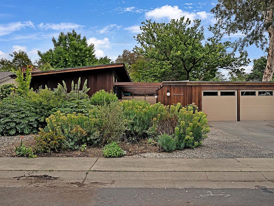 1st image of 2 Parkside Dr