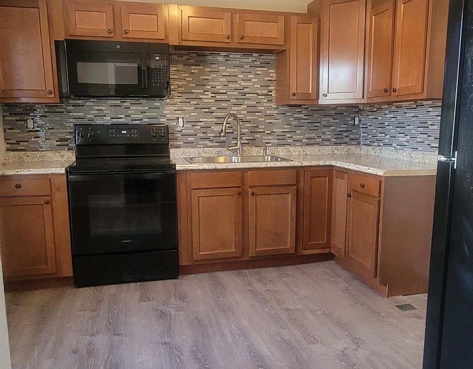 1st image of 9819 Lawnview Dr