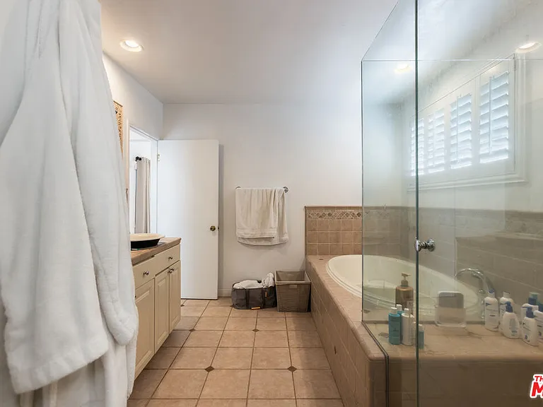 2310 Manning Ave — Photo 28