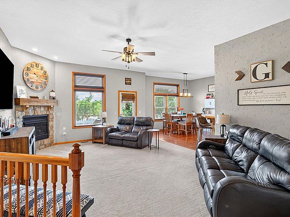 4th image of 527 Snowbird Terrace