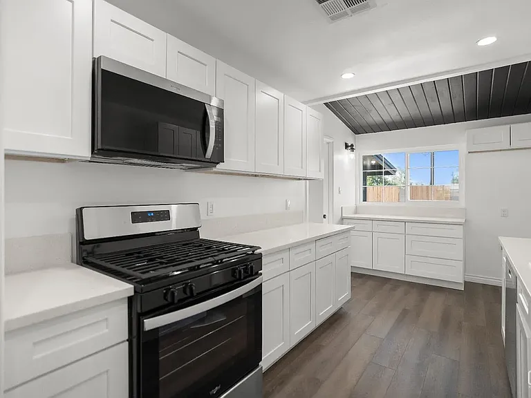 2904 Cornell St — Photo 3