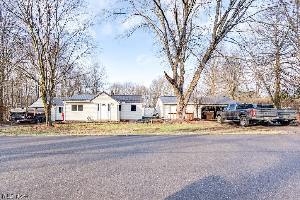 6095 Bell Ave photo 1