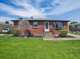 18 Della Dr, Lackawanna, NY 14218