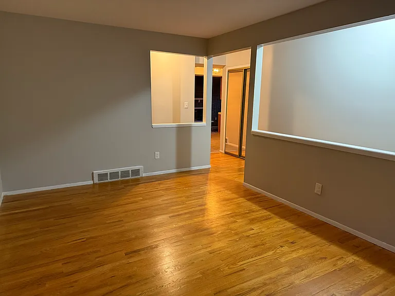 4651 Kingsley Dr — Photo 4