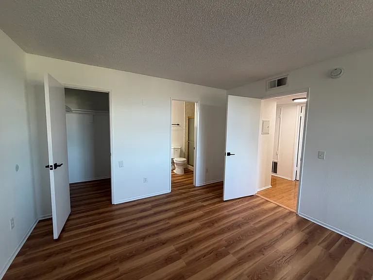 12540 Chandler Blvd #318 — Photo 23