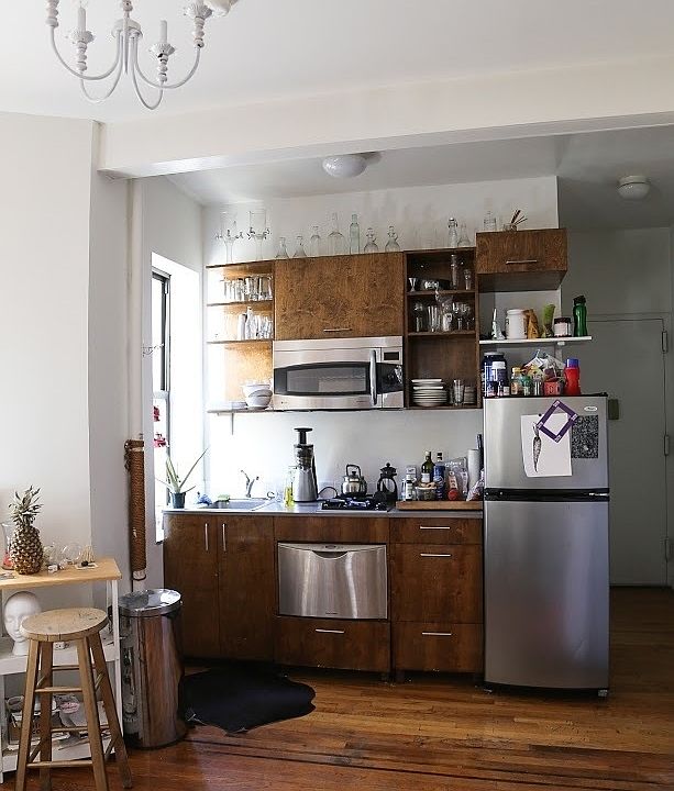 2nd image of 635 E 9th St APT 18