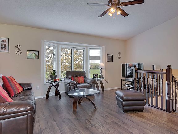 4th image of 302 2nd Ave NE