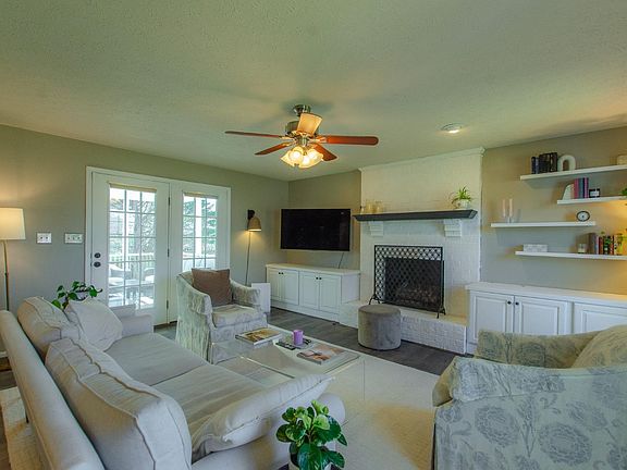 4th image of 102 Meadows Dr