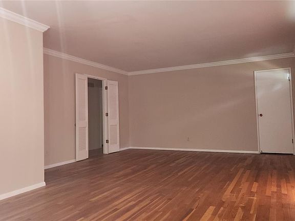 5th image of 549 Scottsdale Rd