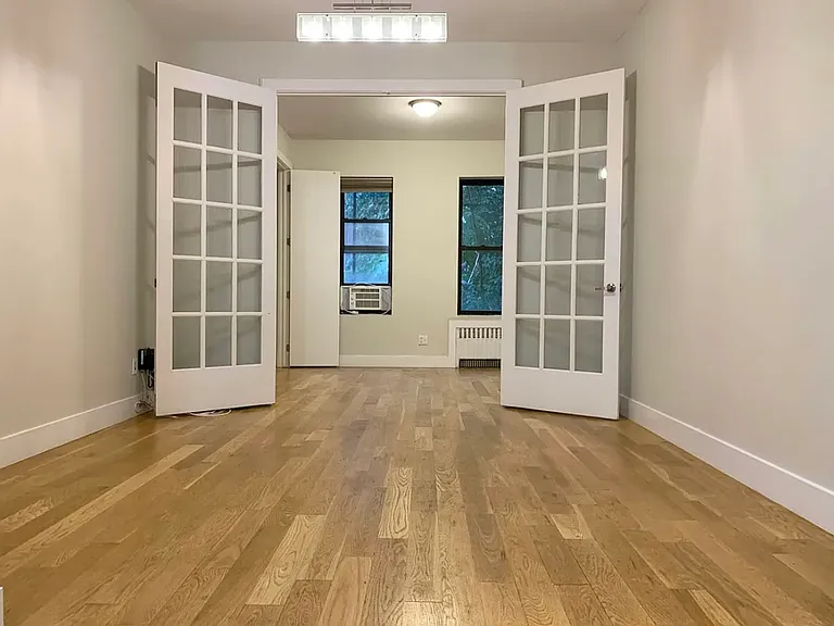 338 Melrose St #2R — Photo 3