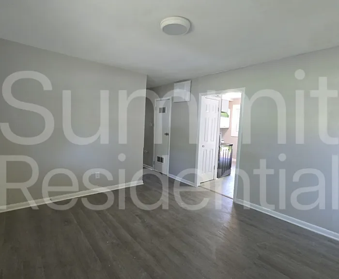 5700 E 40th St — Photo 5