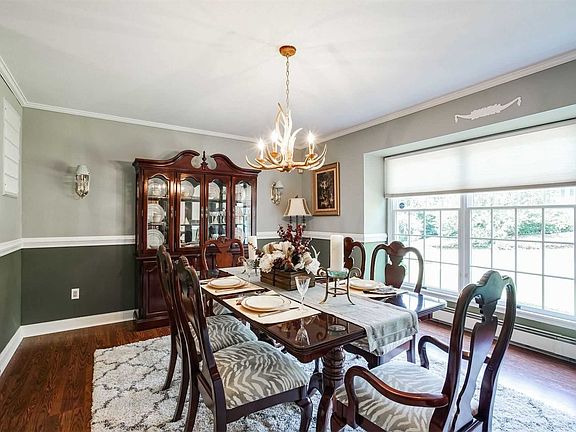3rd image of 14 Ledgewood Cir