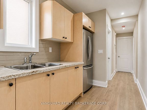 4th image of 170 Yarmouth Rd Floor 2