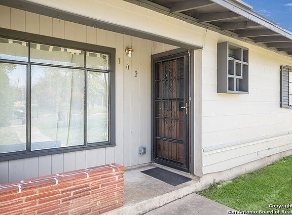 2nd image of 102 Oriole Ln