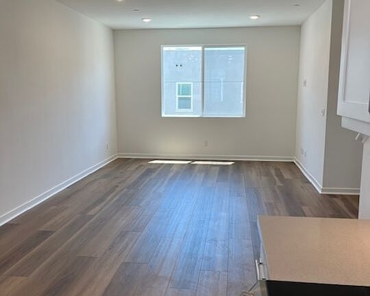 3rd image of 608 Dawson Ave