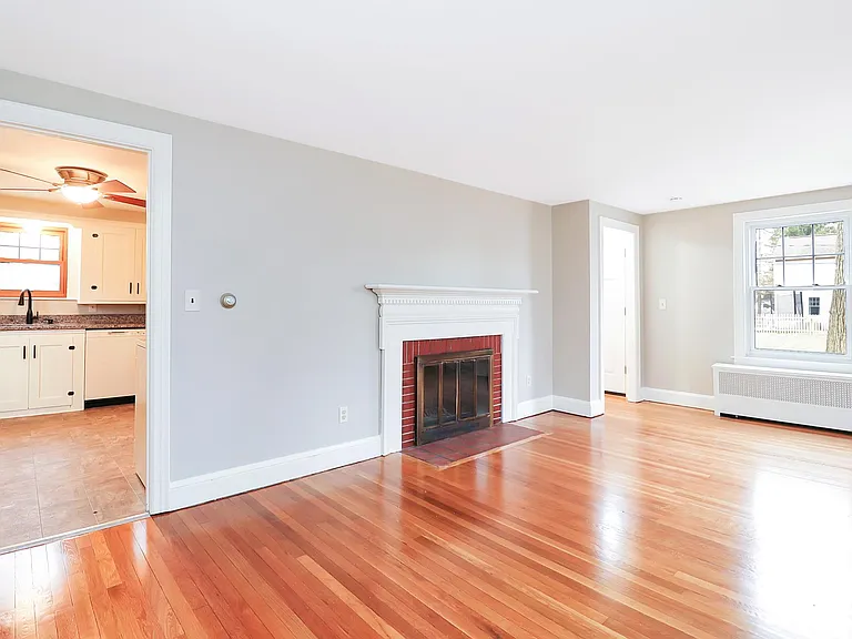 142 Elmwood Ave — Photo 6