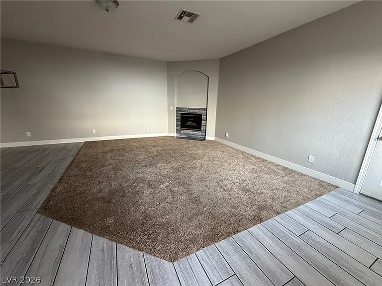 1900 N Torrey Pines Dr #105 — Photo 11