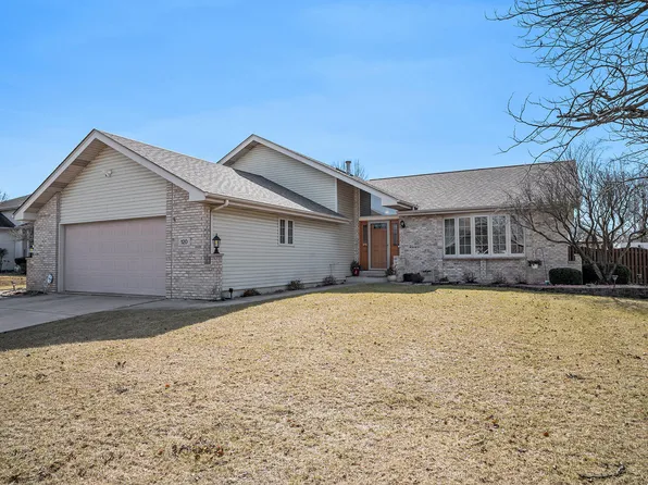 120 Beiriger Dr, Dyer, IN 46311