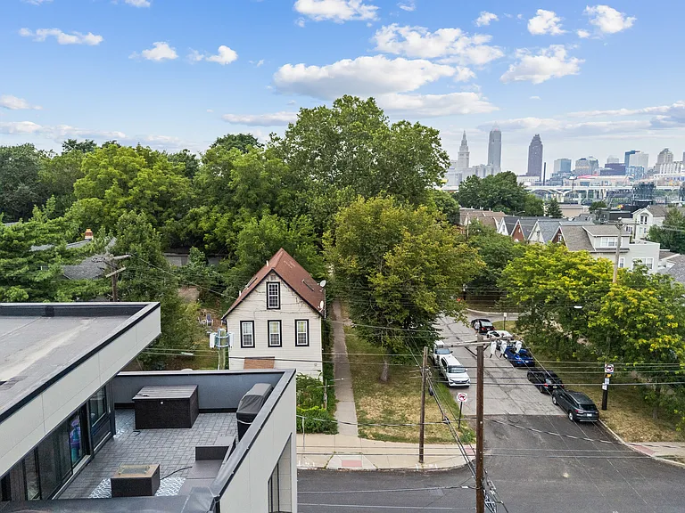 2200 W 7th St — Photo 27