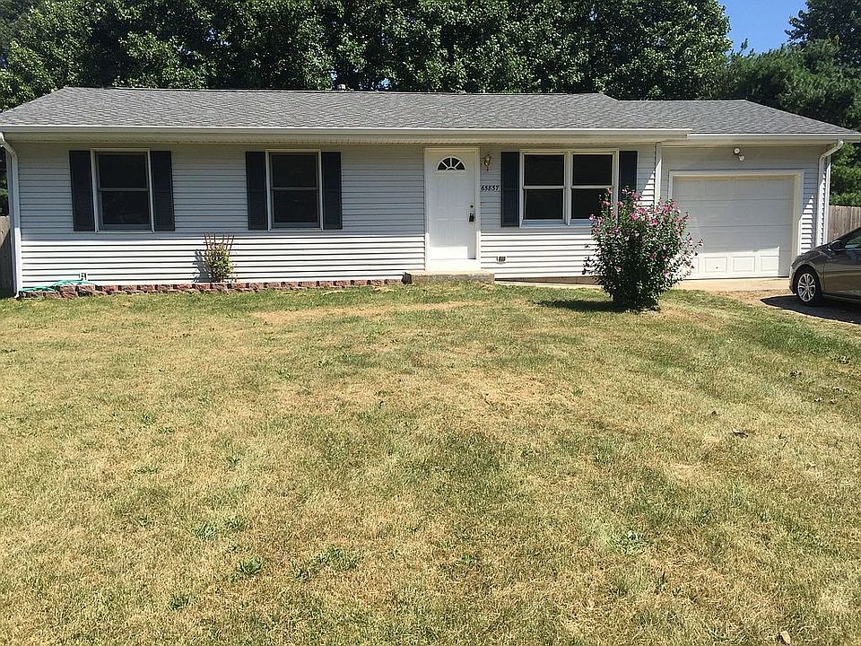 1st image of 65857 Parkwood Ct