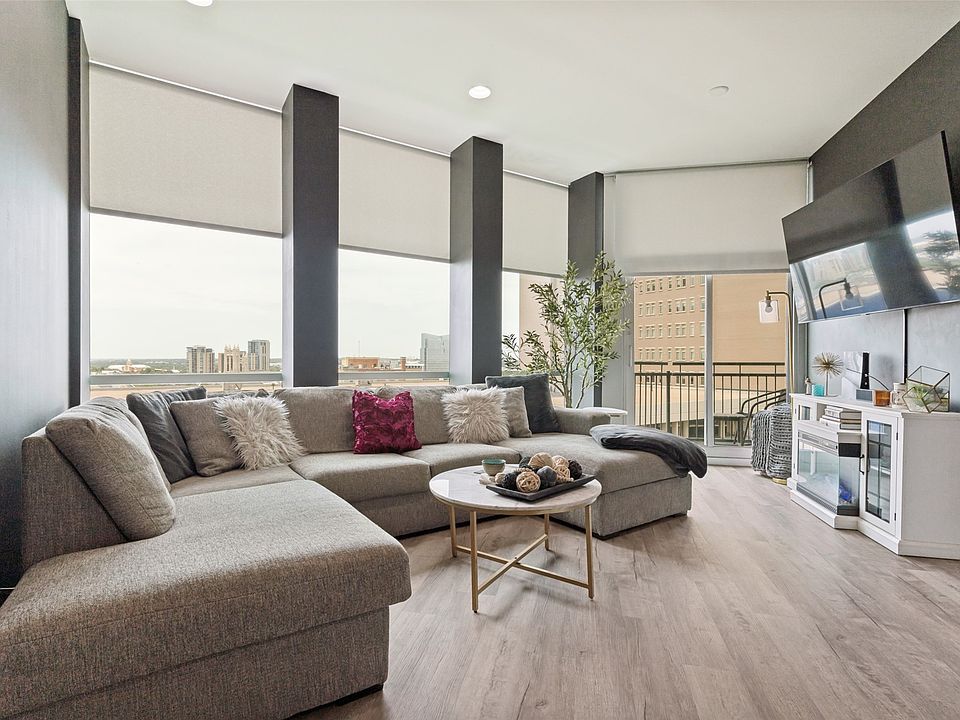 1st image of 500 Throckmorton St APT 806
