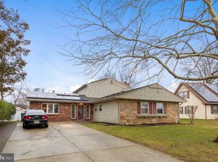 19 Express Ln, Willingboro, NJ 08046