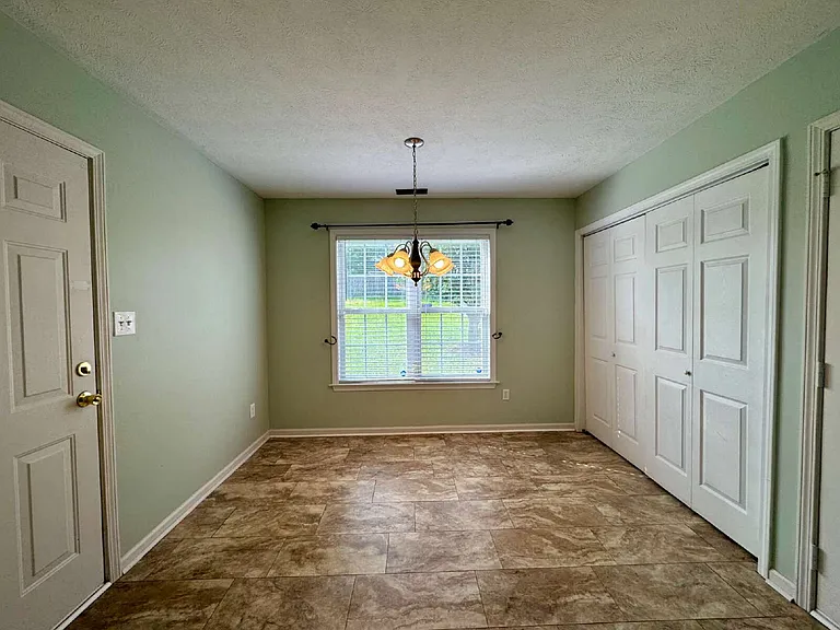 470 Rushmore Ct — Photo 7
