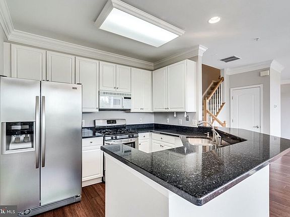 3rd image of 1725 W Braddock Pl #301