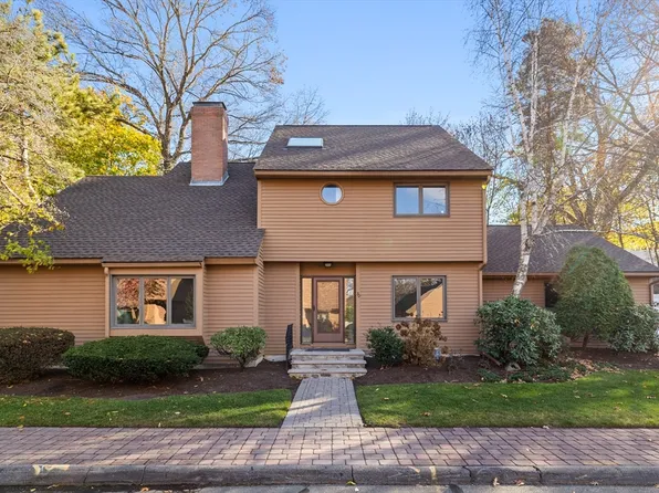 22 Grove Pl Unit 30, Winchester, MA 01890