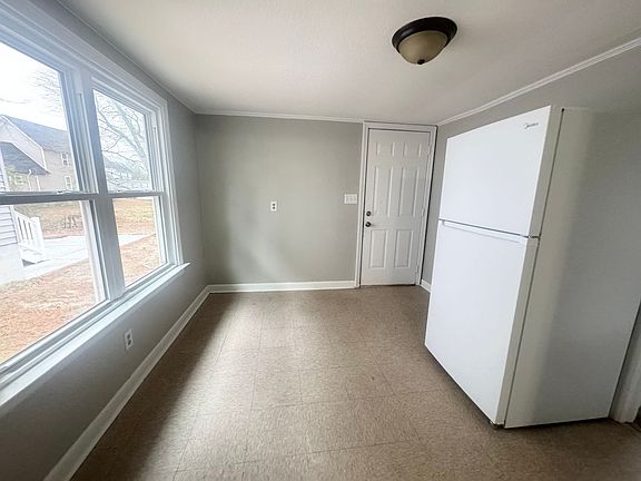 5th image of 307 W Cypress St