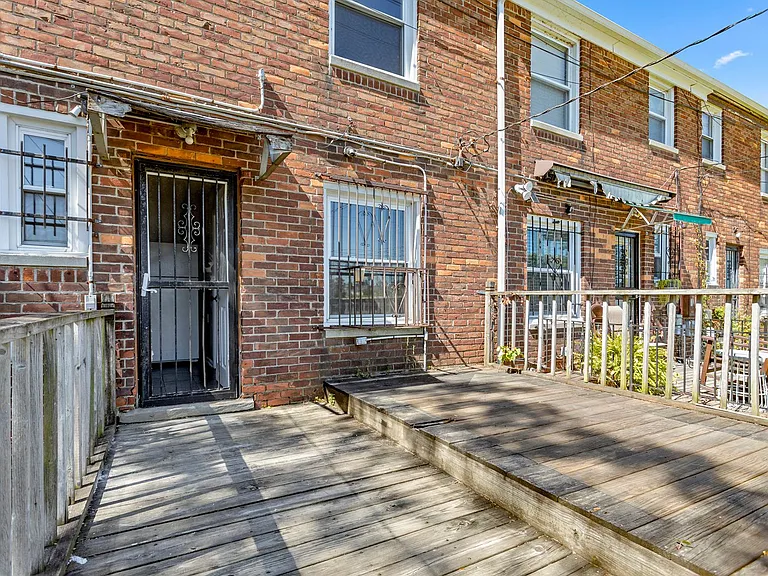 450 Marquette Dr — Photo 2
