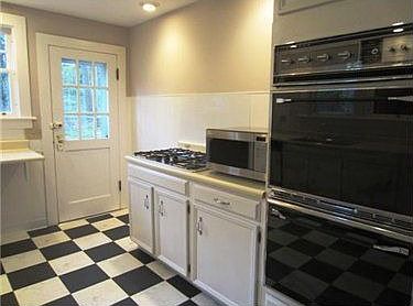 2nd image of 1215 Chestnut Hl