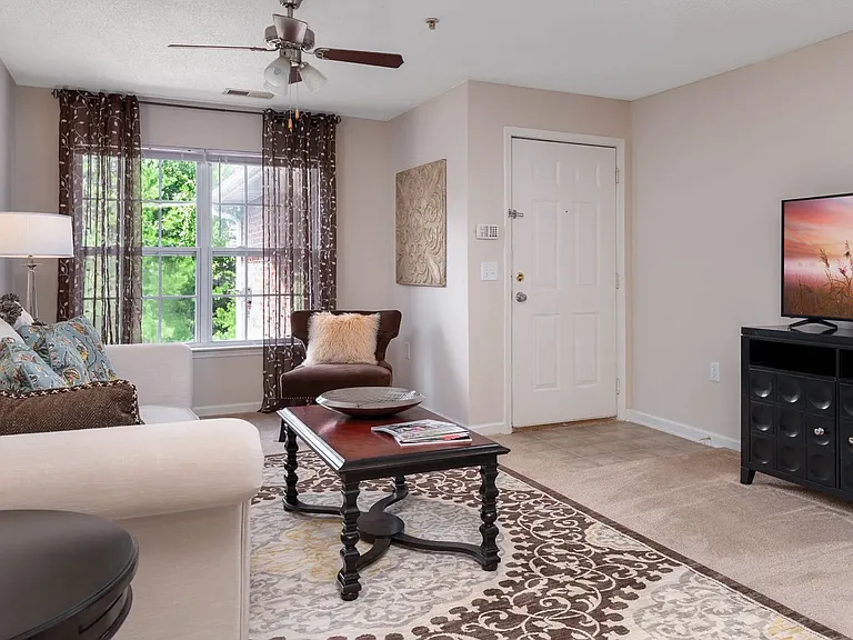 Madison Heights Luxury Apartments — Photo 21