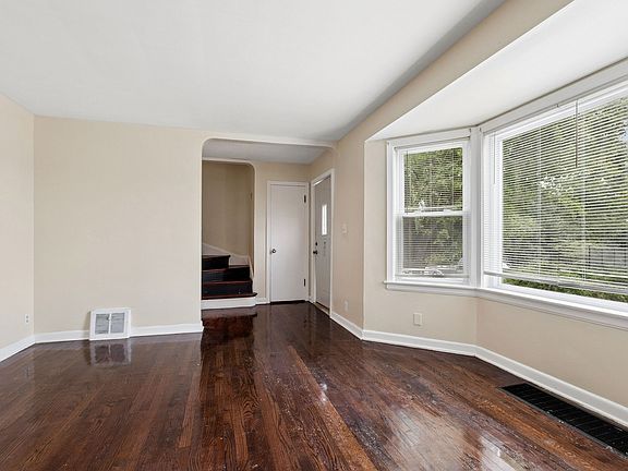 4th image of 49 Parkside Ave