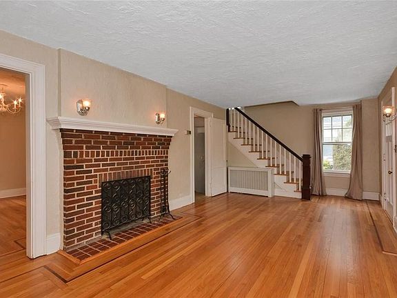 5th image of 63 Elm Ave