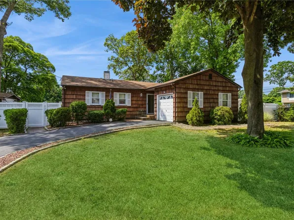 10 N 5th Street, Holbrook, NY 11741