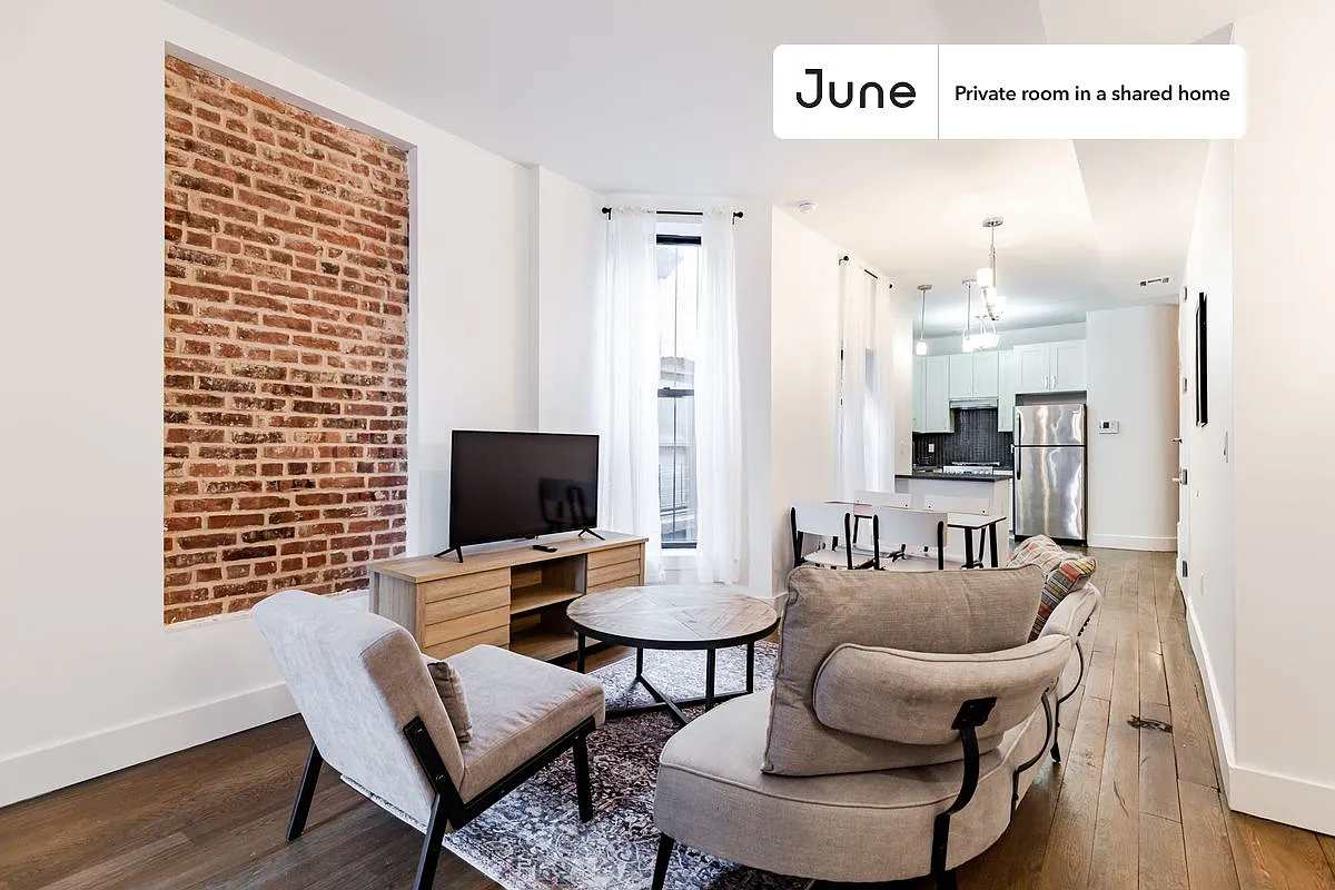 Queen bedroom in 4 bed/2 bath home in Crown Heights #1724 C — Photo 4